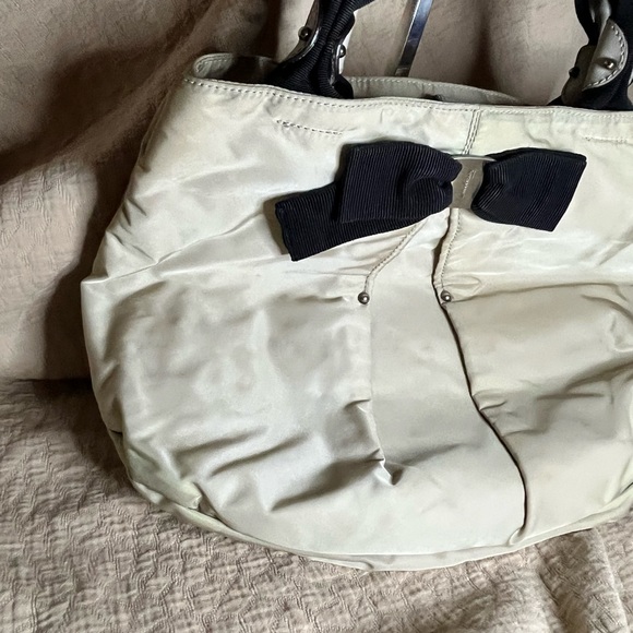 White and black Salvatore Ferragamo bag - Picture 3 of 6